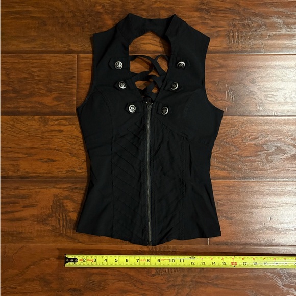 Chic Black Women's Vest with Button Detail - Picture 3 of 6